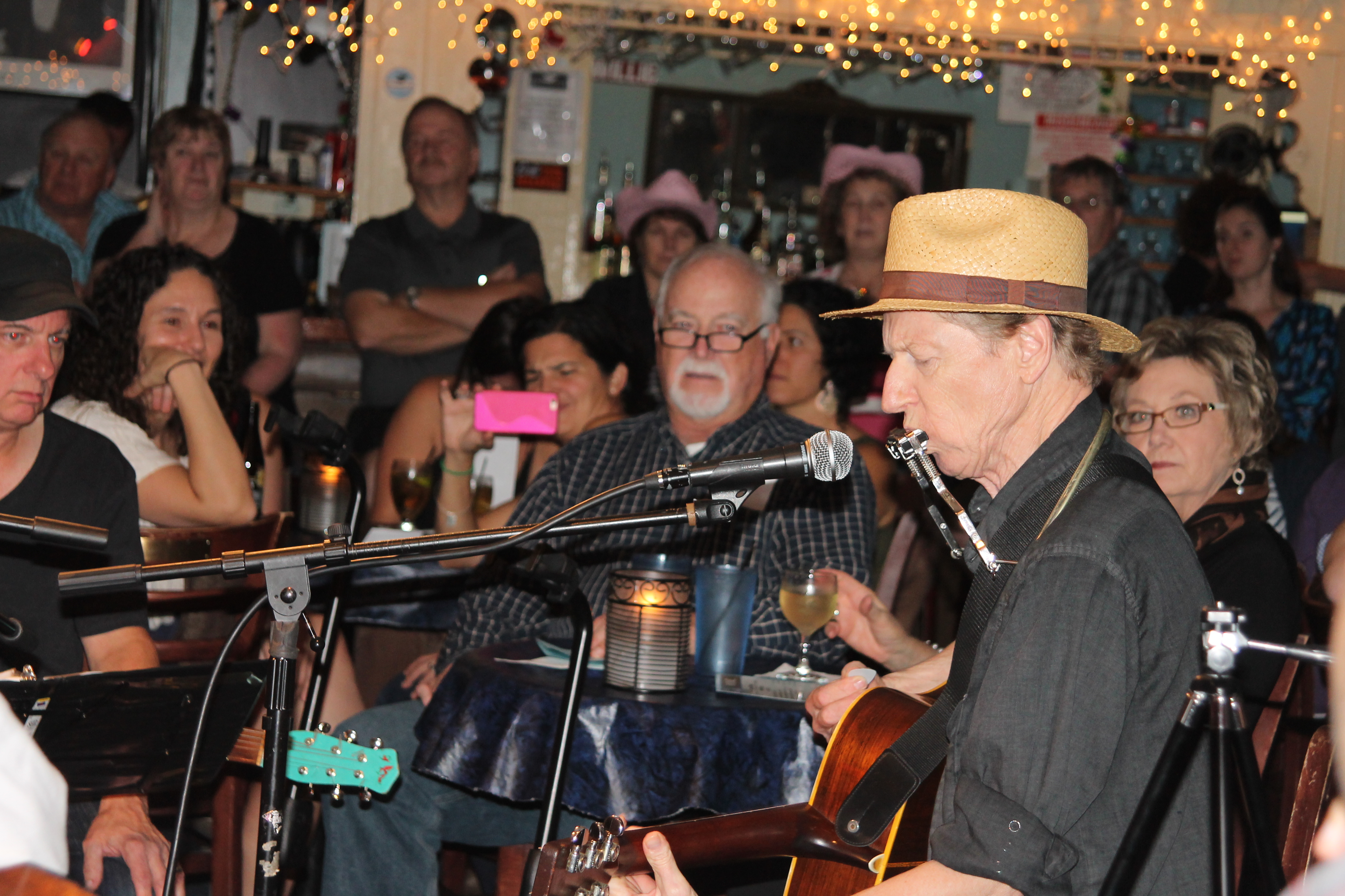 Artists at Bluebird Cafe in Nashville, Tenn., sing "in the round."